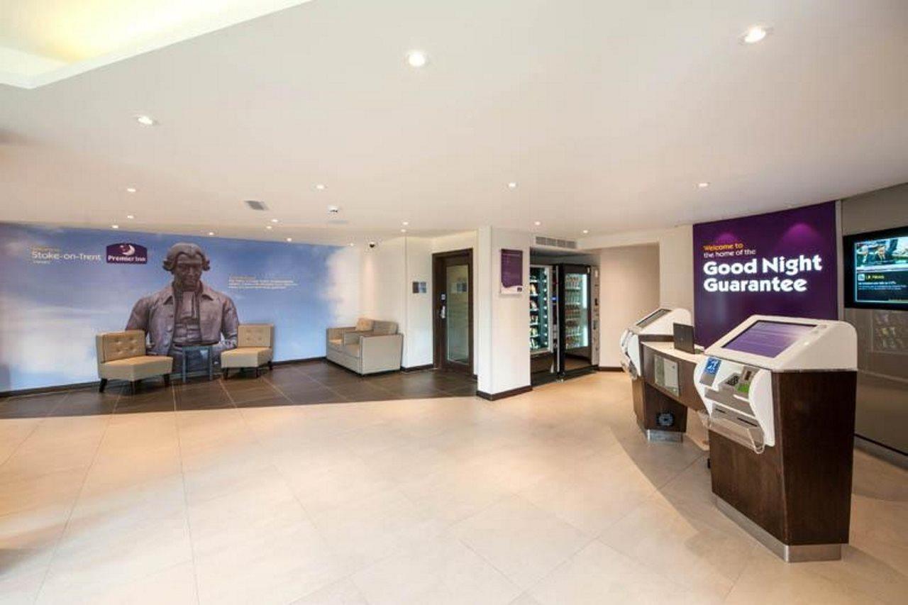 Premier Inn Stoke-On-Trent Exterior photo
