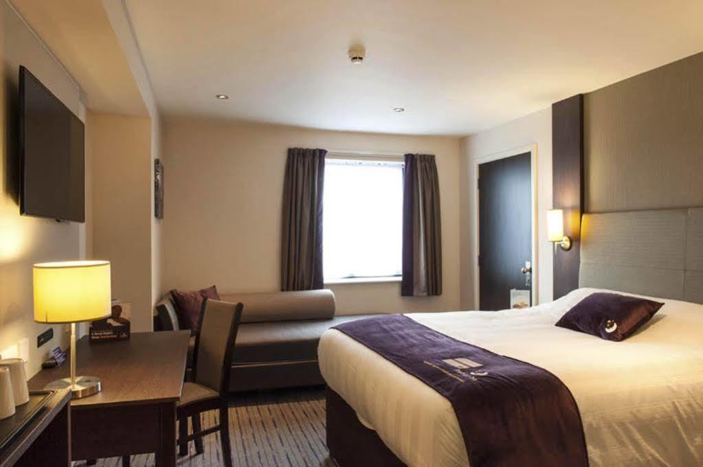 Premier Inn Stoke-On-Trent Exterior photo