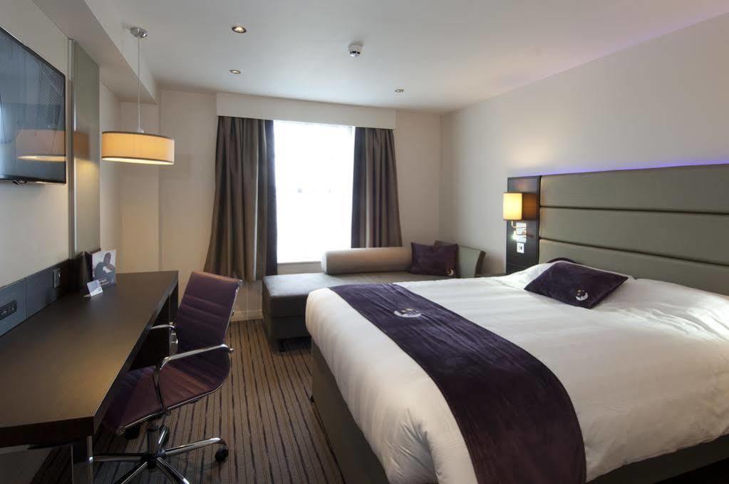 Premier Inn Stoke-On-Trent Exterior photo