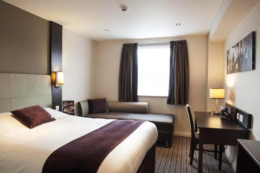 Premier Inn Stoke-On-Trent Exterior photo