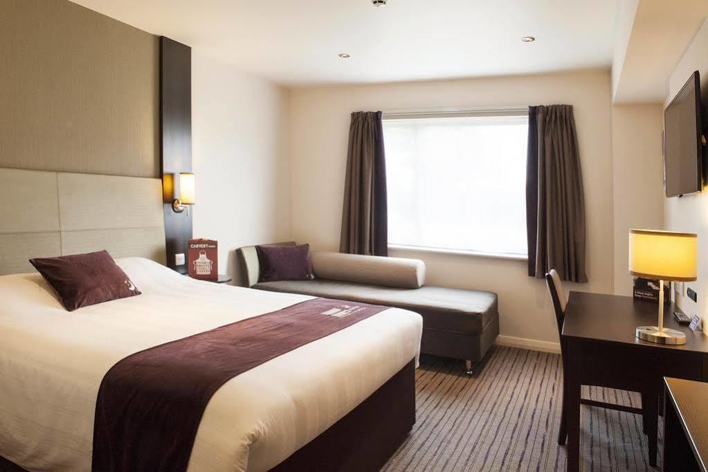 Premier Inn Stoke-On-Trent Exterior photo