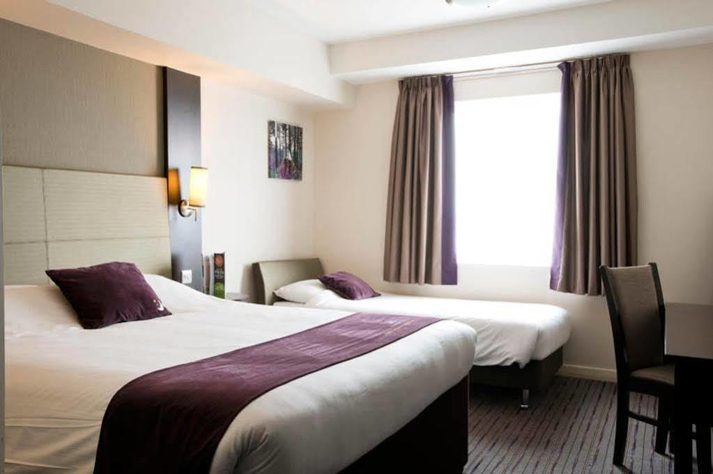 Premier Inn Stoke-On-Trent Exterior photo