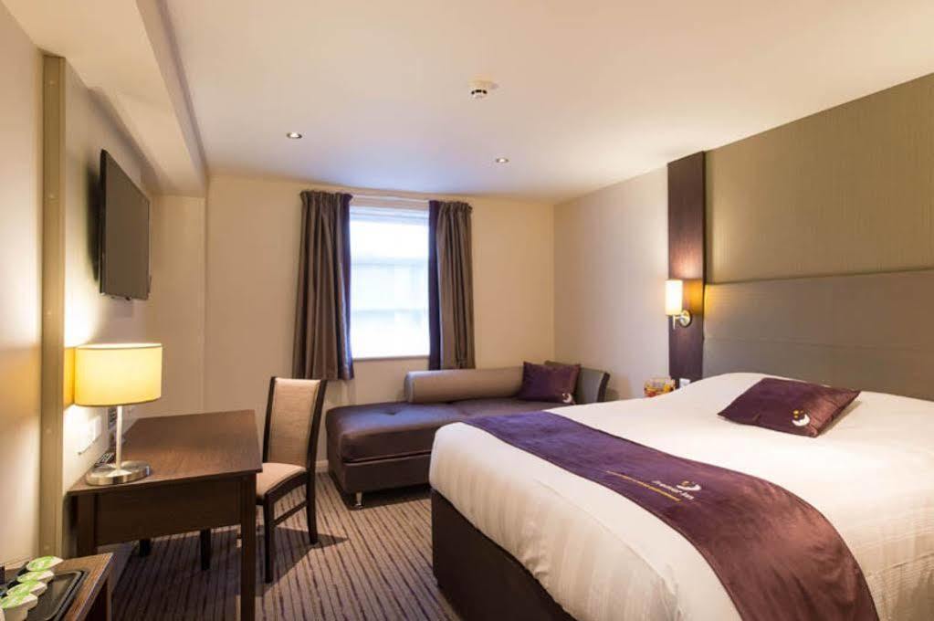 Premier Inn Stoke-On-Trent Exterior photo