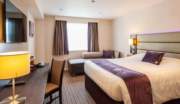 Premier Inn Stoke-On-Trent Exterior photo